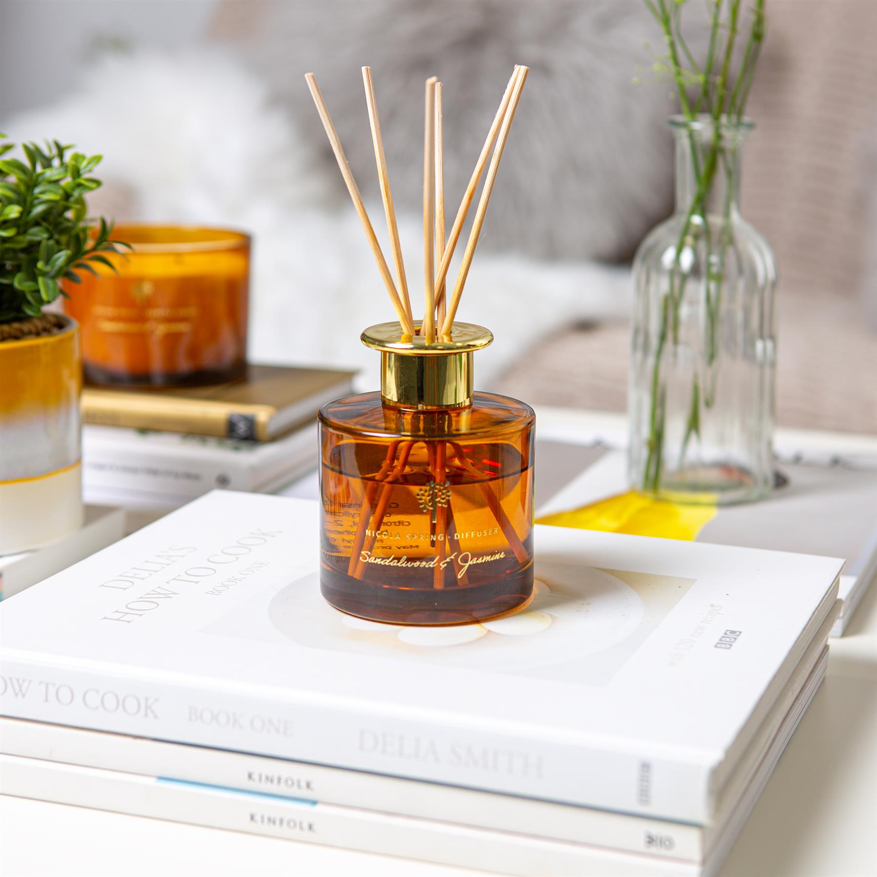 200ml Sandalwood & Jasmine Scented Reed Diffuser