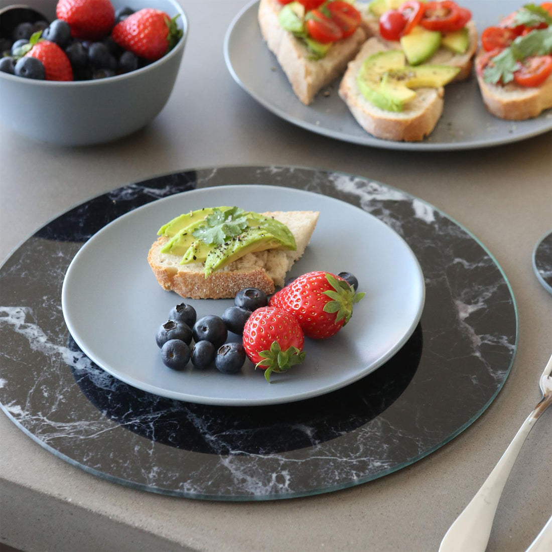 Black Marble-Effect 30cm Round Glass Chopping Board