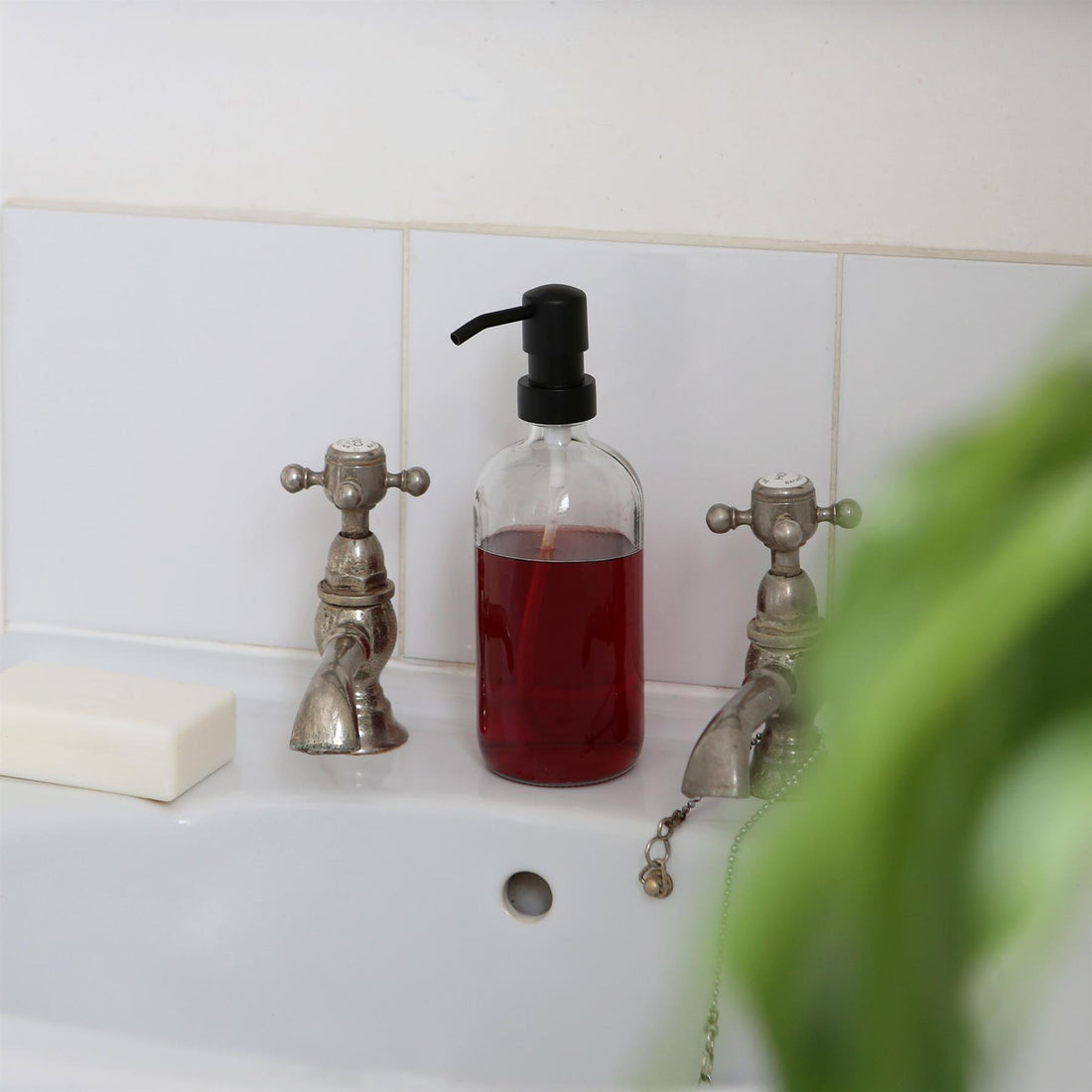 500ml 2-Piece Glass Soap Dispenser Set with Bamboo Tray &amp; Labels - Clear &amp; Black