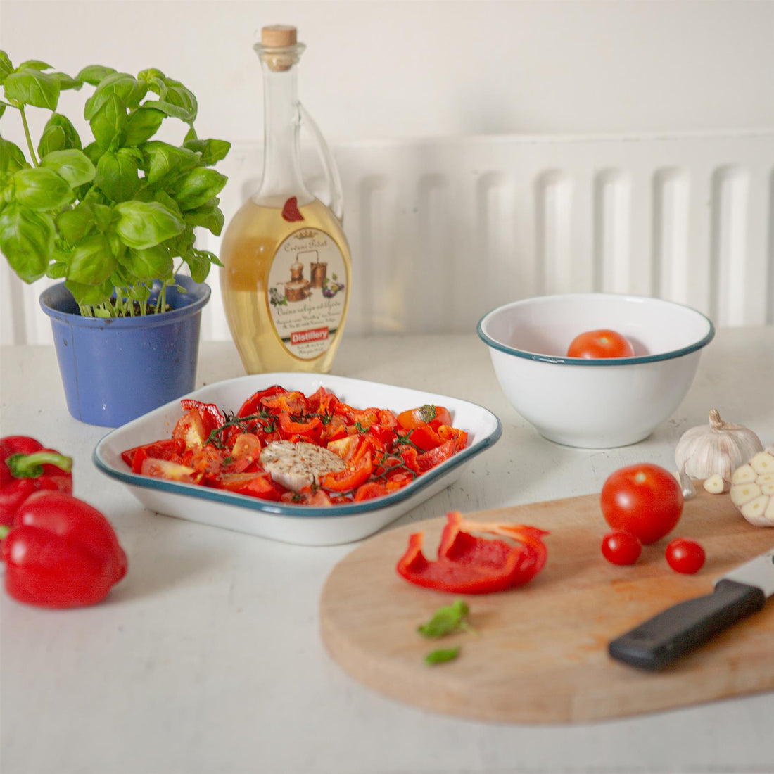 24.5cm x 24.5cm White Square Enamel Baking Tray with Green Rim