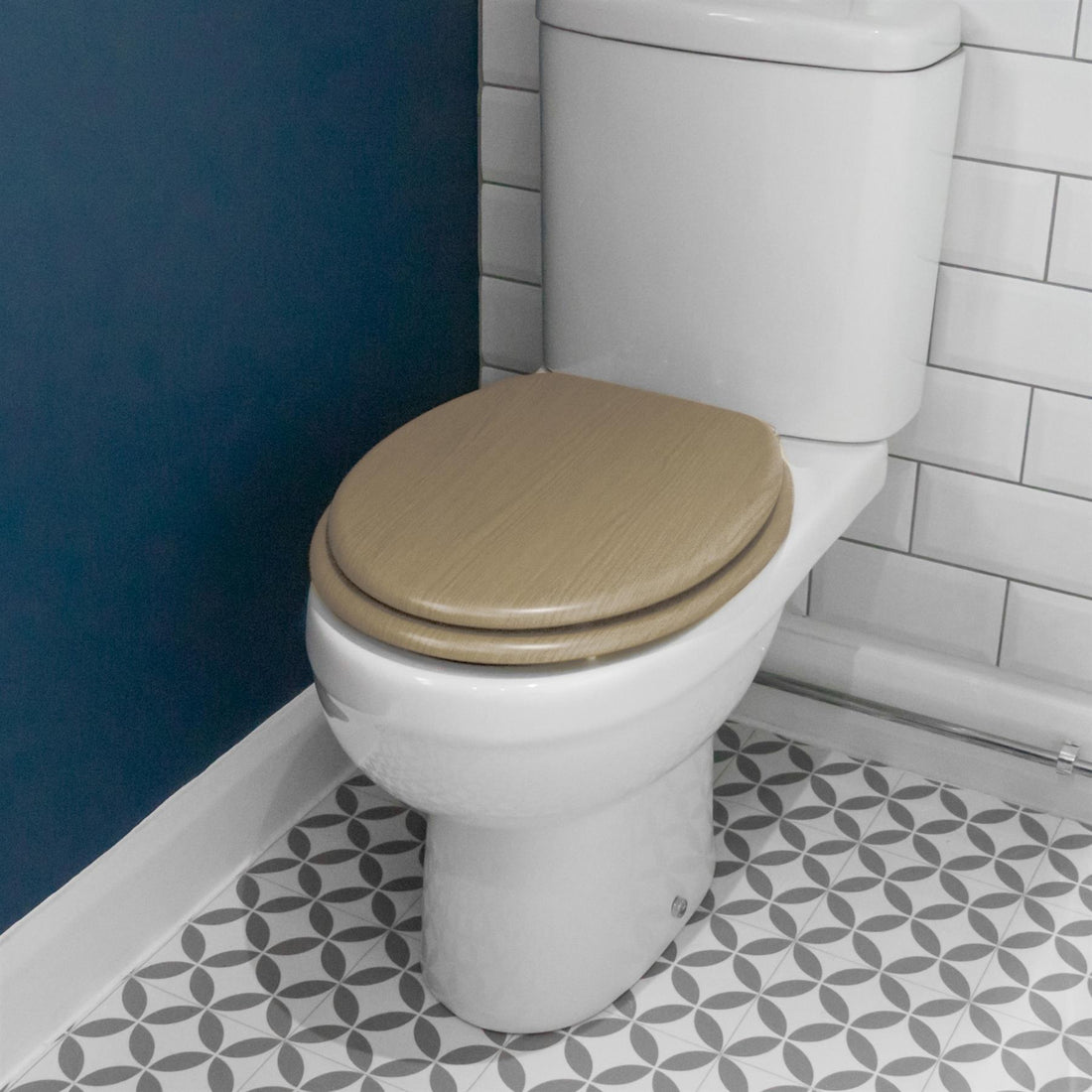 Soft-Close Wooden Toilet Seat - Light Oak