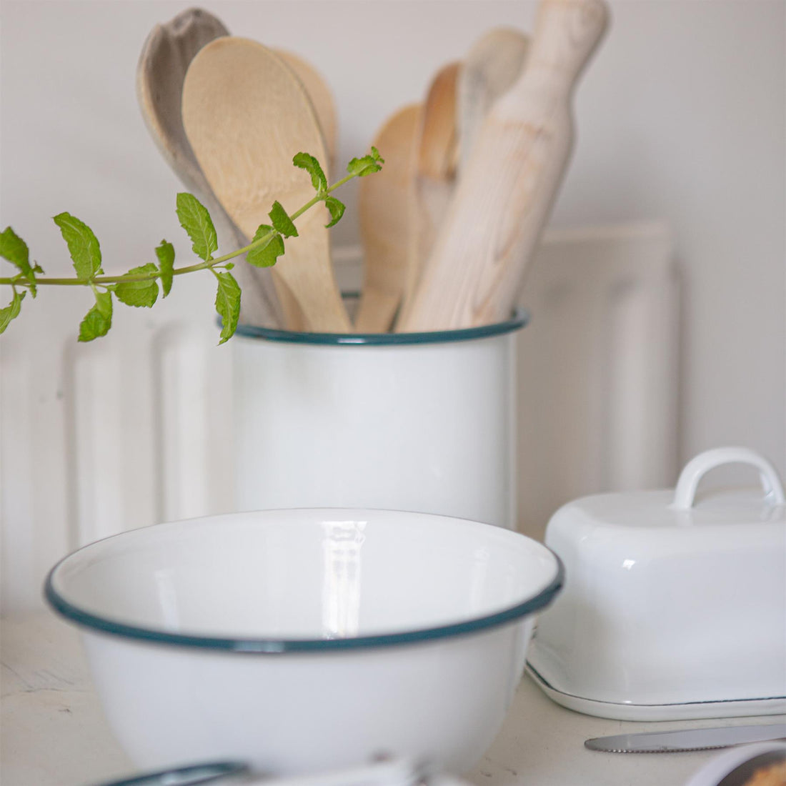 15.5cm White Enamel Utensil Holder with Green Rim