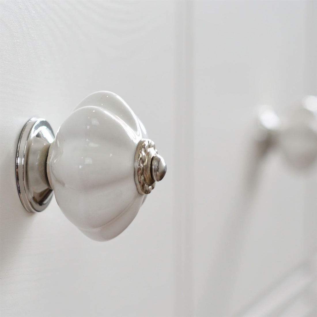 White 4.5cm Floral Ceramic Cabinet Knob