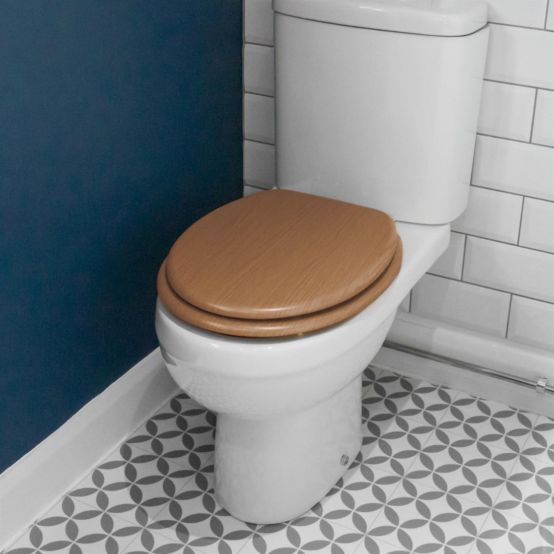 Soft-Close Wooden Toilet Seat - Dark Oak